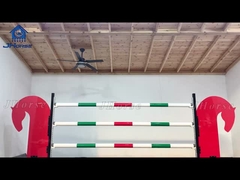 Gemakkelijk verplaatsen Ruimte voor paardenactiviteiten Paardenproducten Paardenopleiding Showhoppen