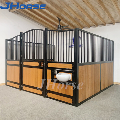 Permanente paardenstal Paneeldeur Europese paardenboxfronten Paard met voerbak