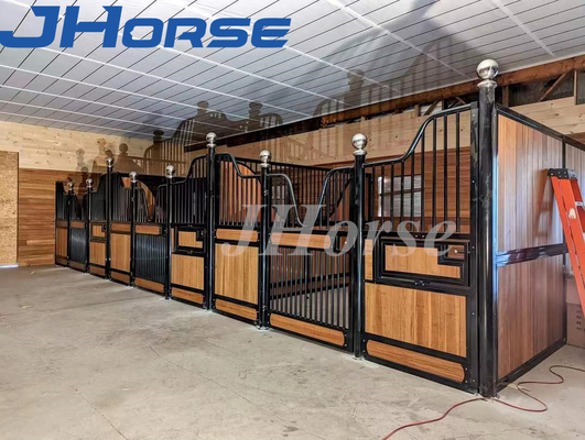 Indoor Sterke Eenvoudige Draagbare Paardenstal 2.2m 7.2inch Hoogte Aanpassing
