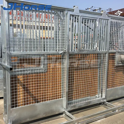 De poortbox van het Kaderpaard ziet uit op Hete Gegalvaniseerde Staalstructuur met Bamboehout