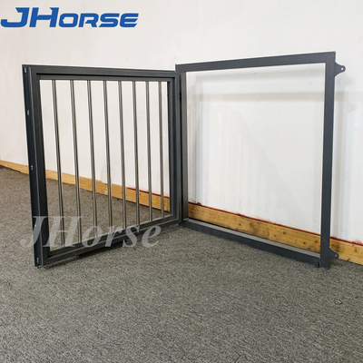 Stalen Prefab Bamboe Infill Paardenbox Paardenstal Deur Scharnierende Ramen Aangepast