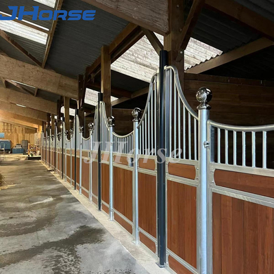 Standaard 14ft Paard Stabiel Doos Met Schuur Deur Aanpasbaar Glijdend Of Swing Front
