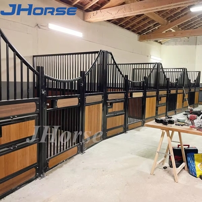 Gepersonaliseerde sterkte mooie stabiele houten stalfronten met schommeldeur of schuifdeur voor boerderijen