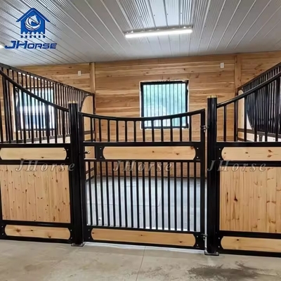 Stevige gelaste paardenstal met schommeldeur of schuifdeur