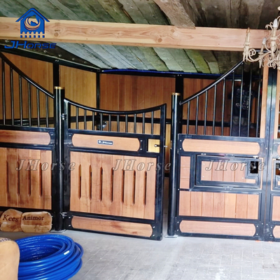 14ft 3,0m Bamboe Paard Stabiel Op maat gemaakte deur Grootte Voor veilige comfortabele paardenhouding
