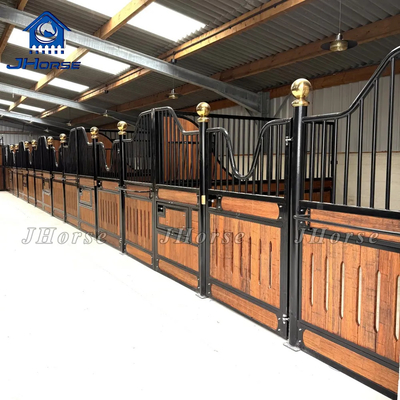 Europese luxe paardstabiel Interieur wandpanelen Interne bamboe paardstal met rollend voederstabiel