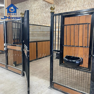 Op maat gemaakte binnenpaardenstal van duurzaam, roestvrij staal